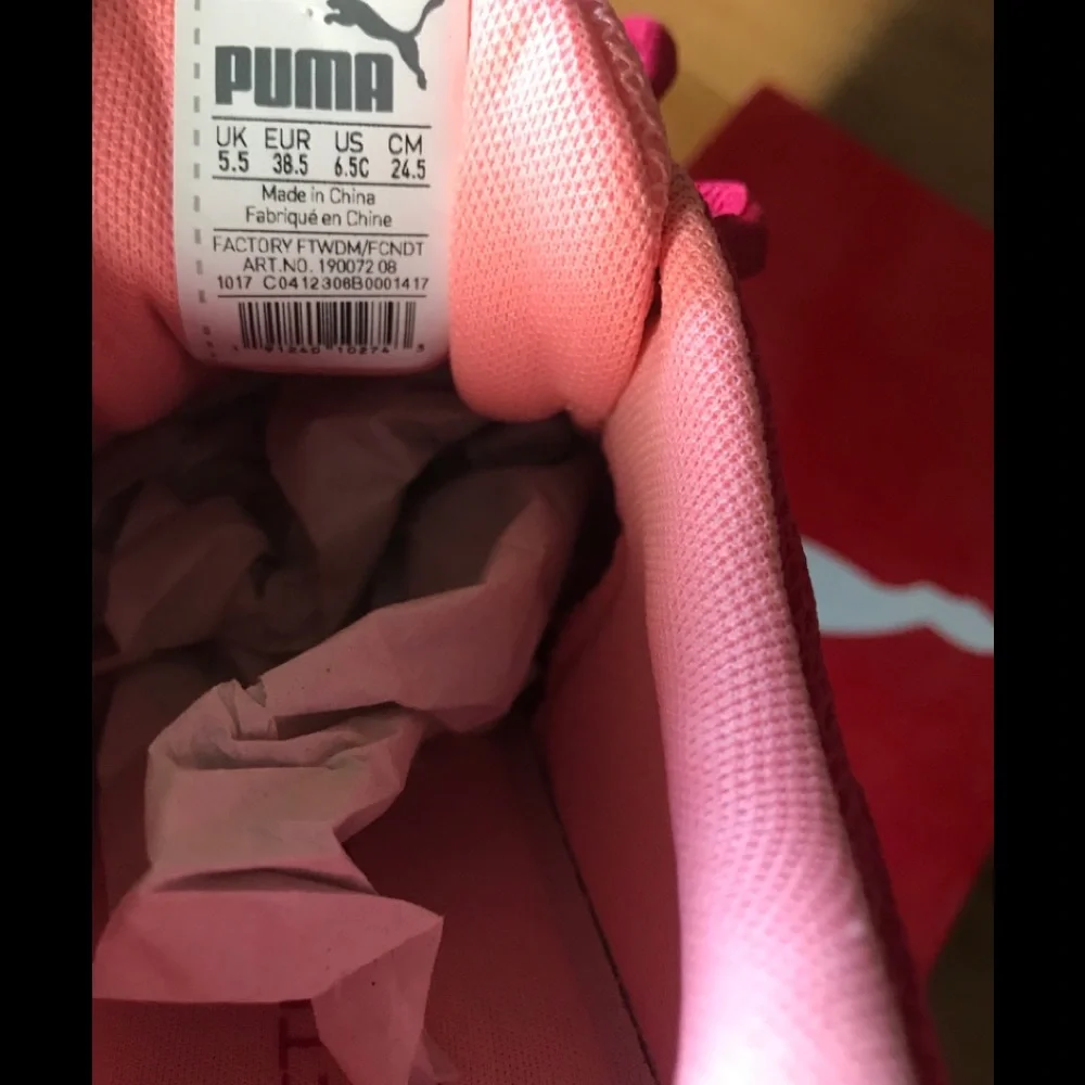 PUMA Soft Foam. Peach White 19997208 6.5C
